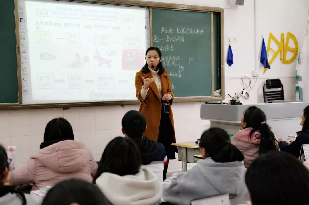 香港香港免费资料大全「三中三长期公开网站」能够改变人们的看法吗、专家解释落实